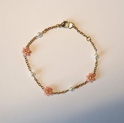 Delicate Daisy & Pearl 18K Gold Bracelet