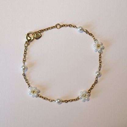 Delicate Daisy & Pearl 18K Gold Bracelet
